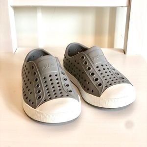Native Unisex Toddler Jefferson Slip-On Sneaker.